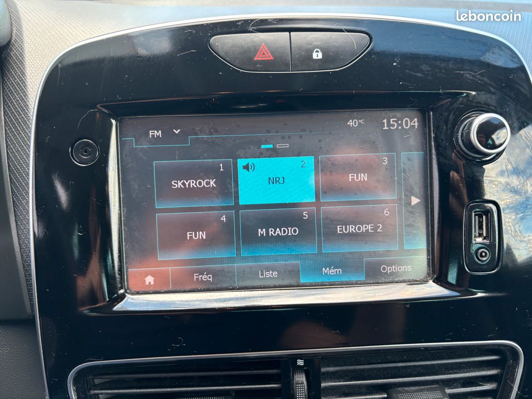 RENAULT Clio 1.2 16v 75ch Limited 5p / GPS / Bluetooth / Climatisation / 2018 / 176 803kms (image 8)