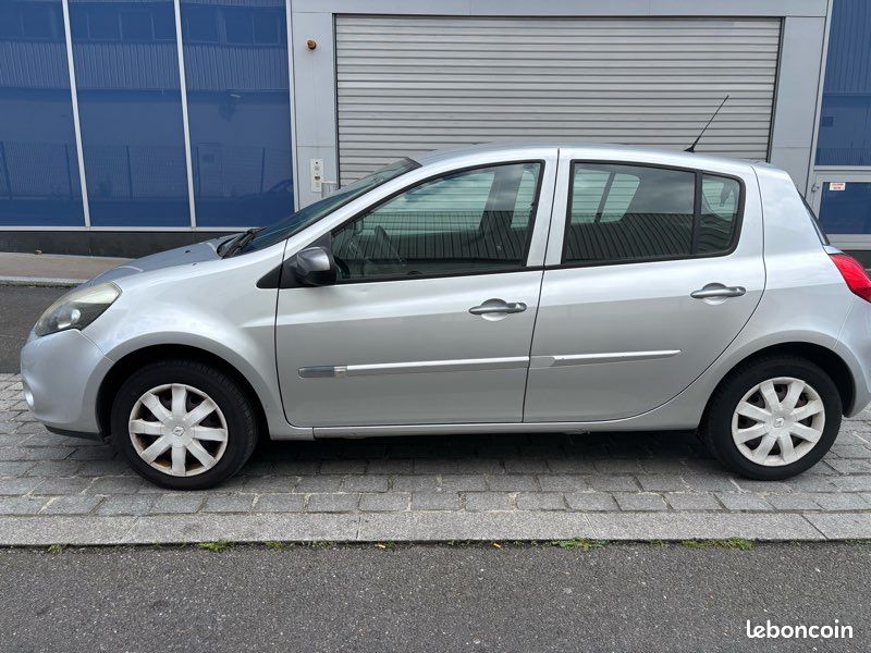Renault Clio III expression clim 2 eme main (image 2)
