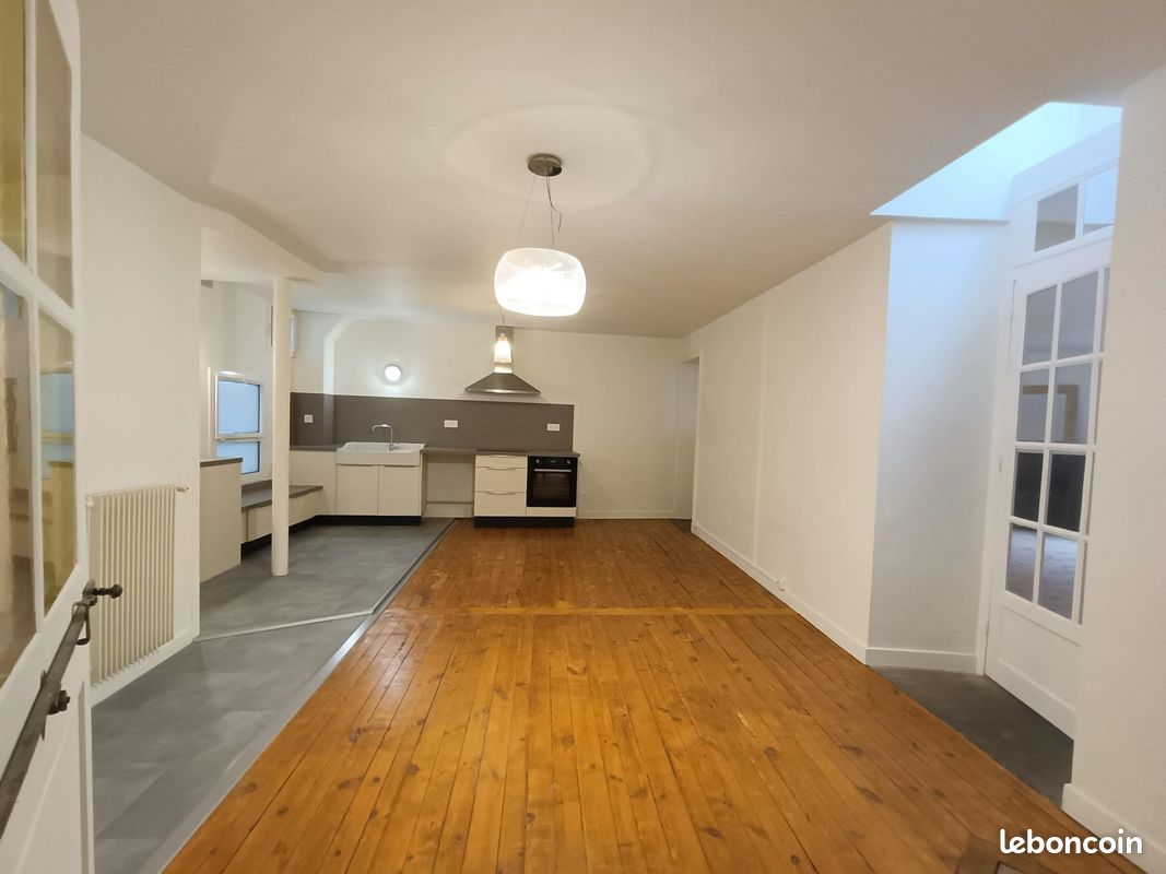 Appartement 5 pièces 179 m² · à Clermont-Ferrand · 179 m² · 1 235 €/mois