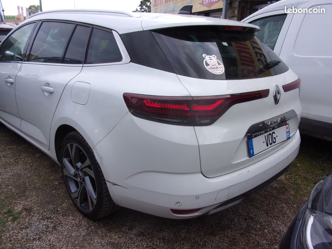 Renault megane iv rs line estate 1.6 e-tech plugin hybrid (image 4)