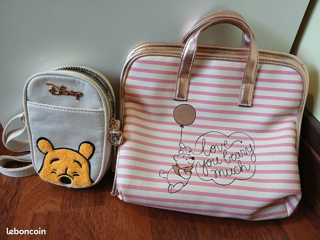 Lot sacs Winnie L'ourson : une trousse de toilettes et une pochette bandoulière (image 1)