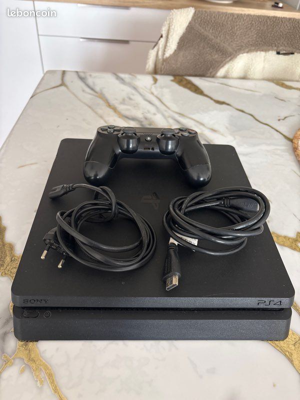À vendre – PS4 Slim 500 Go + Manette + CD FIFA 23