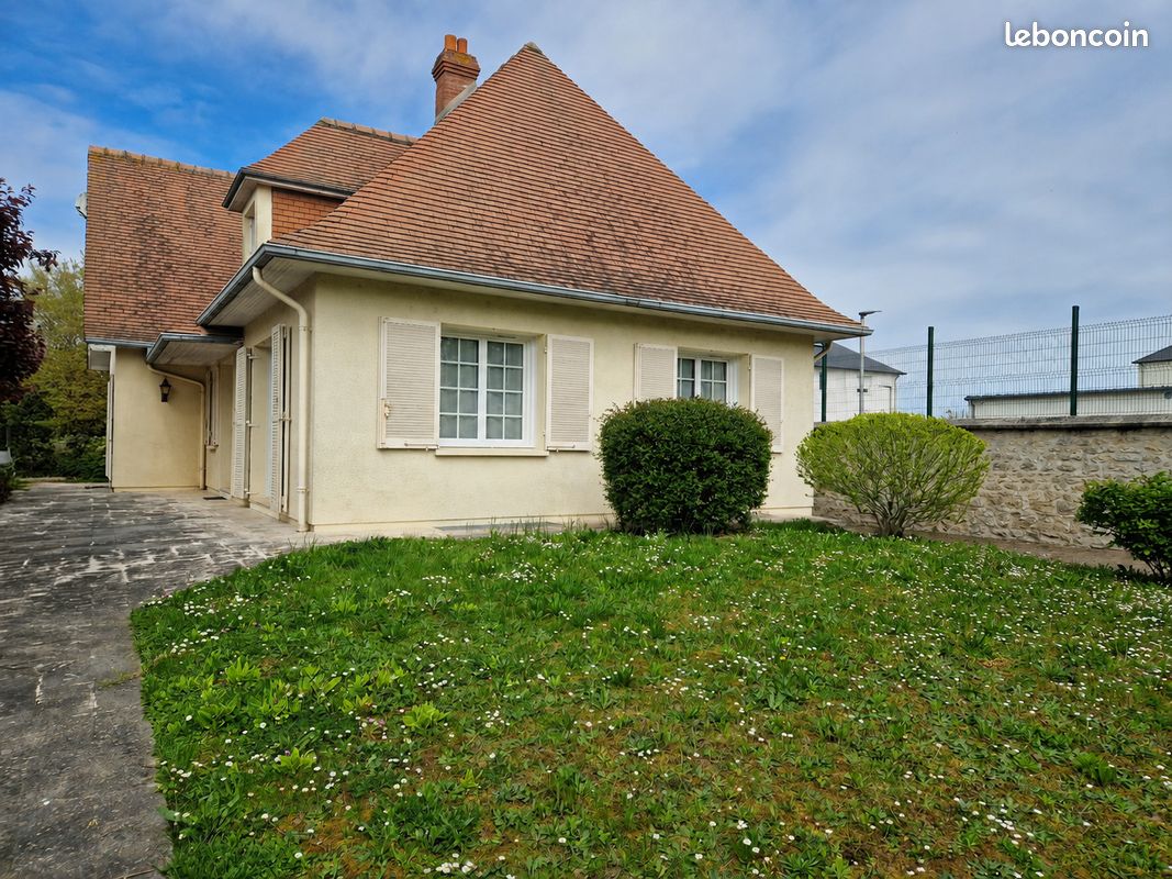 Maison 6 pièces 151 m² · à Pithiviers · 151 m² · 935 €