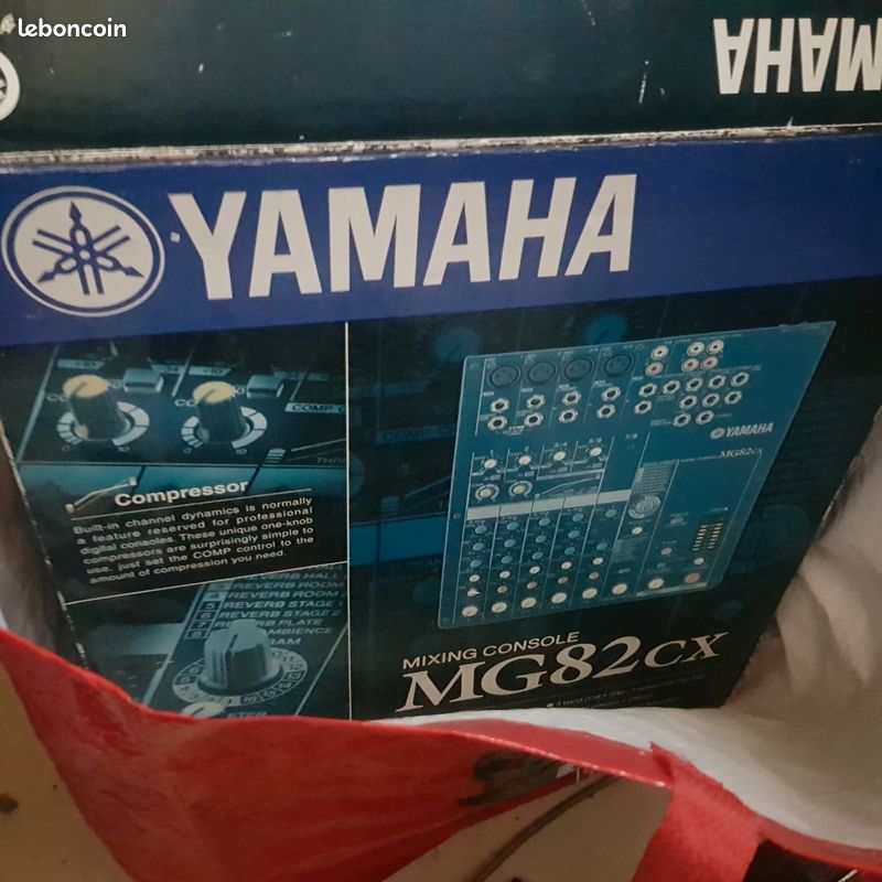 Enceinte mackie 450 SRM V2 table YAMAHA MG82cx (image 2)