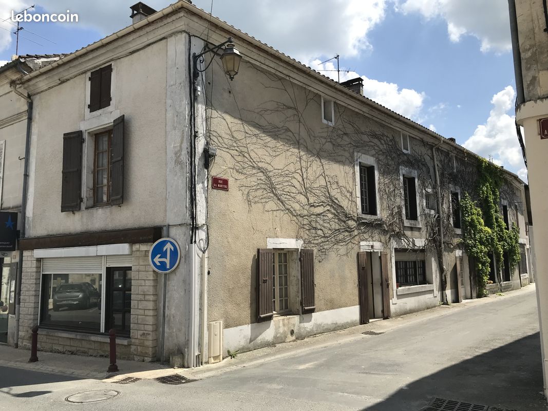 Maison 7 pièces 220 m² · à Mareuil en Périgord · 220 m² · 71 500 €