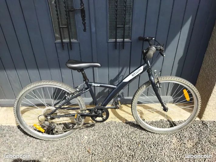 VTT fille vitesses Marque Btwin 24 pouces XS Vélos