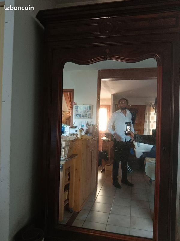 Armoire en bois avec miroir (image 2)
