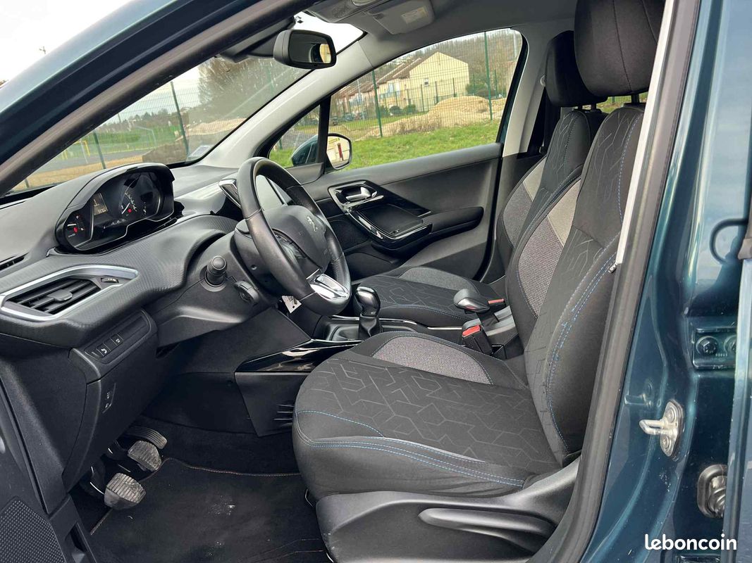 Peugeot 2008 1.5 BlueHDi 100ch E6.c Signature S&S BVM5 (image 10)