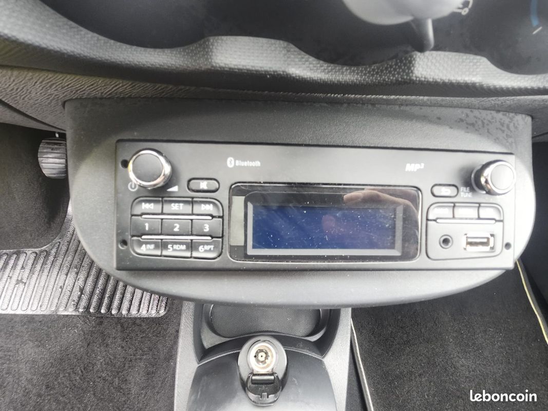 Renault TWINGO II 1.2 75ch - Purple (image 16)