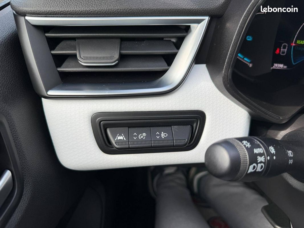 RENAULT Clio E-Tech 140 - 21N Limited (image 20)