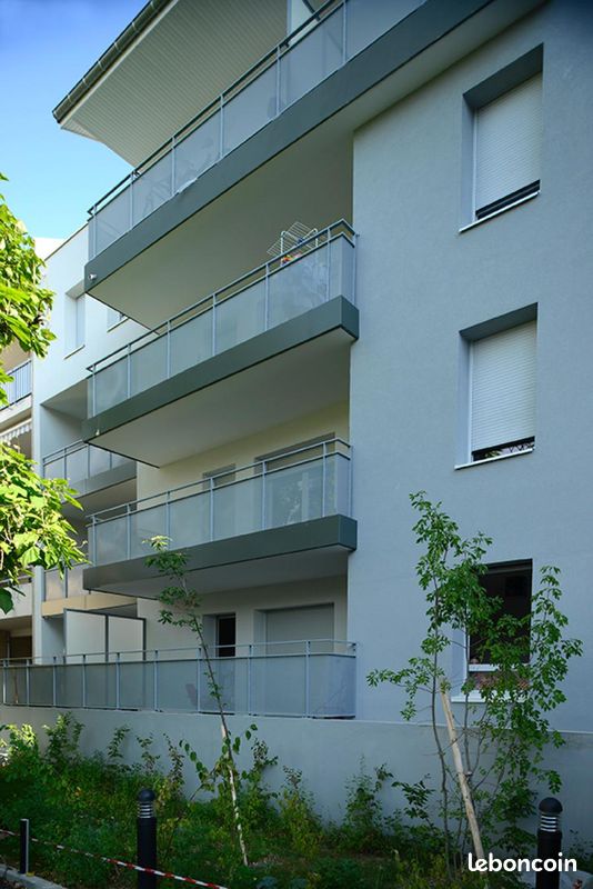 Garage · à Décines-Charpieu · 73 €/mois