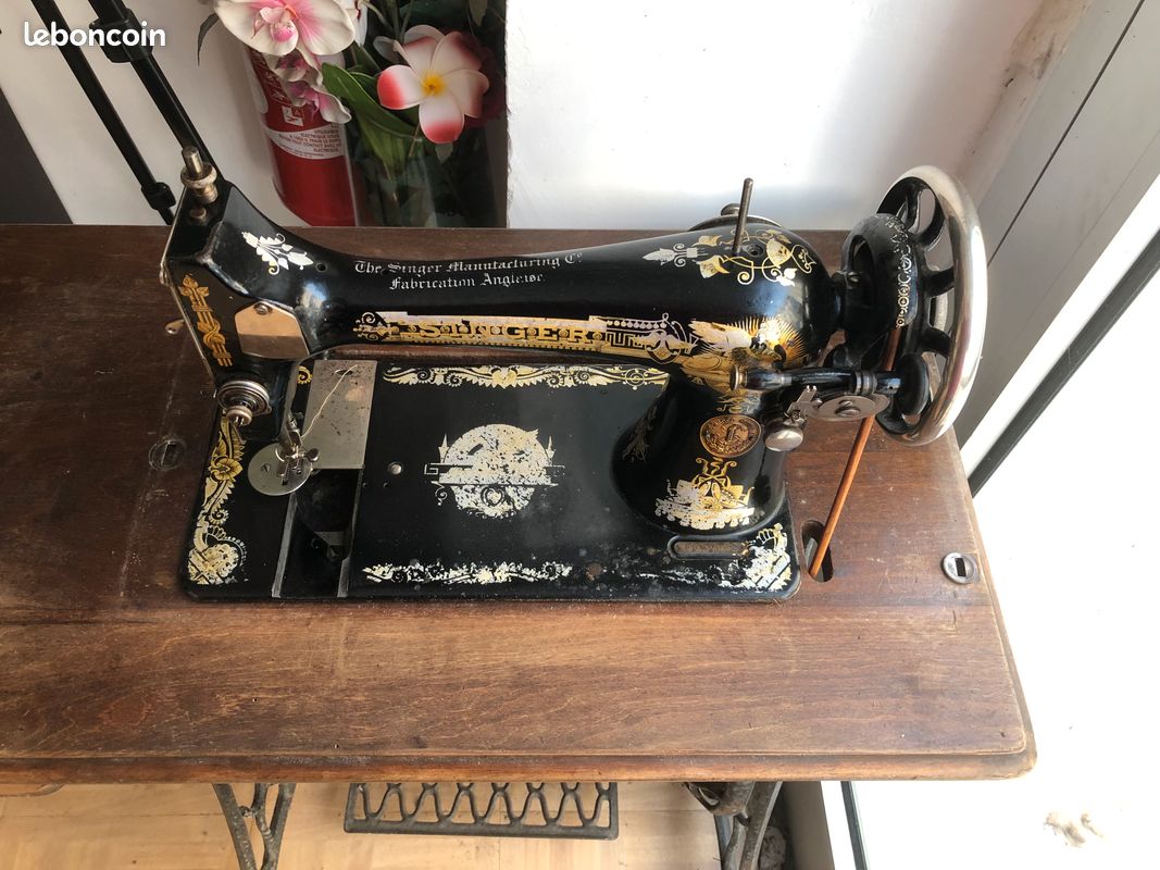 Machine à coudre singer dans son caisson et accessoires (image 2)
