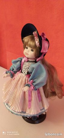 POUPEE ANCIENNE ANNEE 1992 EN PORCELAINE MARQUE MUNDIA DE 35