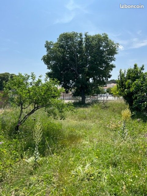UCHAUD terrain 505 m² viabilisé LIBRE CONSTRUCTEUR · 145 000 €