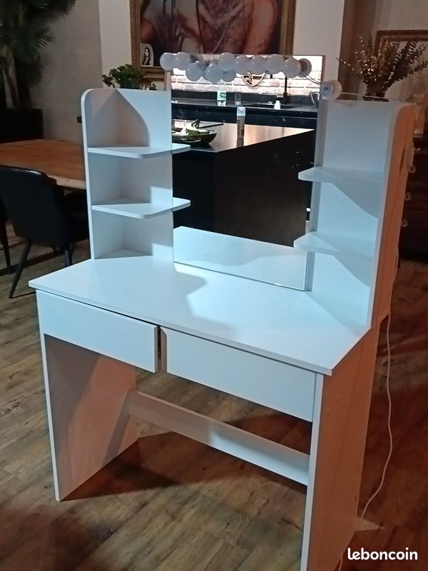 Coiffeuse de chambre (image 1)