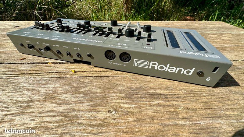Roland SH-01a (image 3)