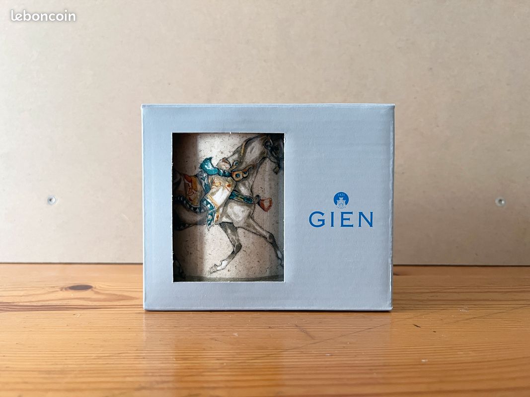 Mug En Faïence De Gien – Motif Chevaux Du Vent – Blanc