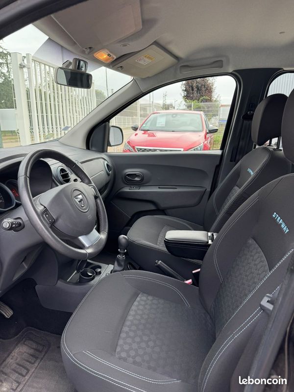 Dacia Lodgy 1.5 dCi 110 Stepway 7 places 1ère main attelage entretien Renault sans adblue d'origine distribution neuve garantie possible 12 mois reprise (image 5)
