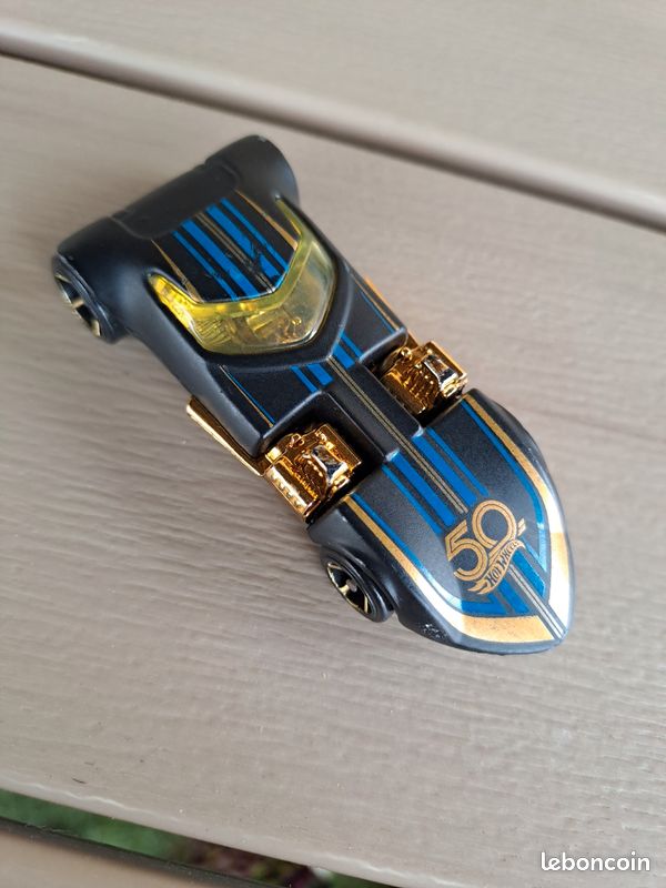 Voiture 50 ème anniversaire Hot Wheels (image 8)