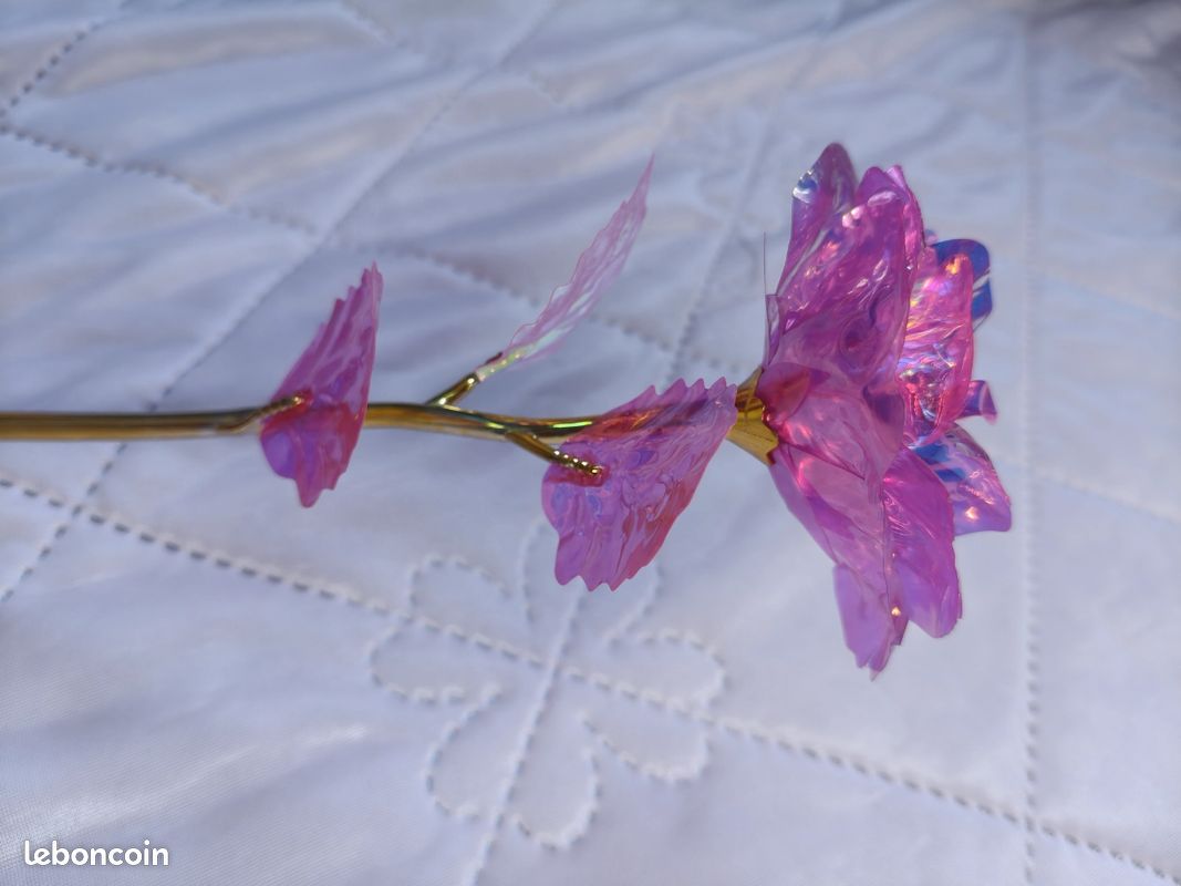 Rose artificielle irisée (image 6)