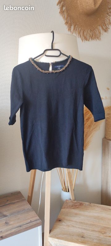 Tee shirt noir bijoux
Kiabi
taille M
en très bon état (image 1)