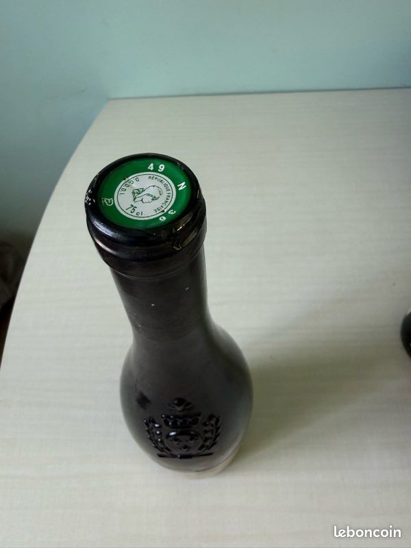 Cette bouteille de Château de Varrains 2000 est un vin rouge de l'appellation Saumur-Champigny, élaboré par Langlois-Château (image 3)