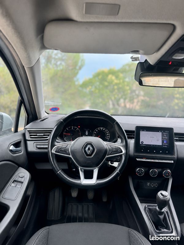 Renault Clio V 1.5 BlueDCi 100ch Zen (RADARS AV+AR / CARPLAY / ÉCRAN GPS / CLIM AUTO / BLUETOOTH / FEUX LED / RÉGULATEUR DE VITESSE / JANTES ALU 16P) (image 5)