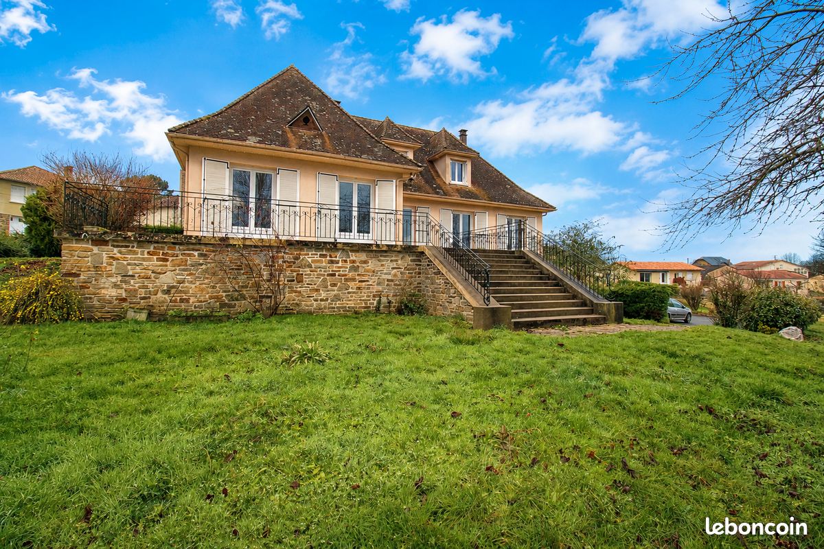Maison 4 pièces 160 m² · à Thiviers · 160 m² · 990 €