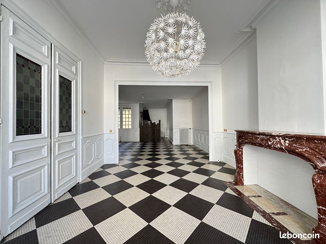 Maison 10 pièces 248 m² · à Rochefort · 248 m² · 627 000 €