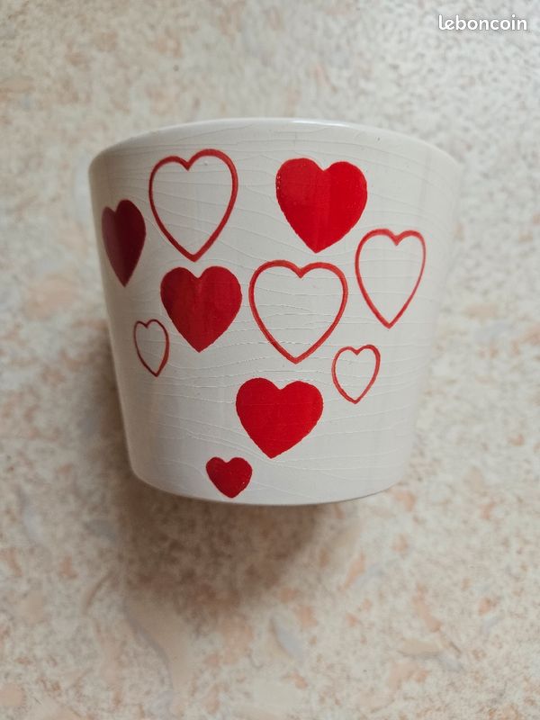 Cache pot cœur (image 1)
