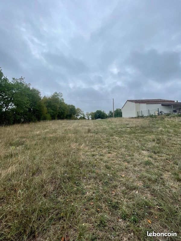 Terrain 2045 m² · à Cieurac · 2 045 m² · 44 000 €