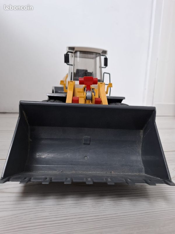 Jouets enfant camion grue et tractopelle bon état (image 1)