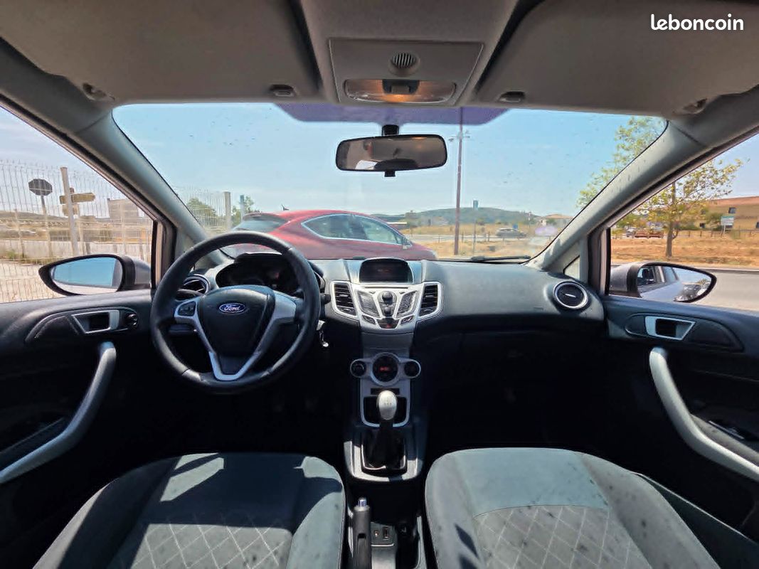 🚗 À VENDRE : Ford Fiesta Ambiante 1.25 i 82 ch – Économique et fiable (image 3)