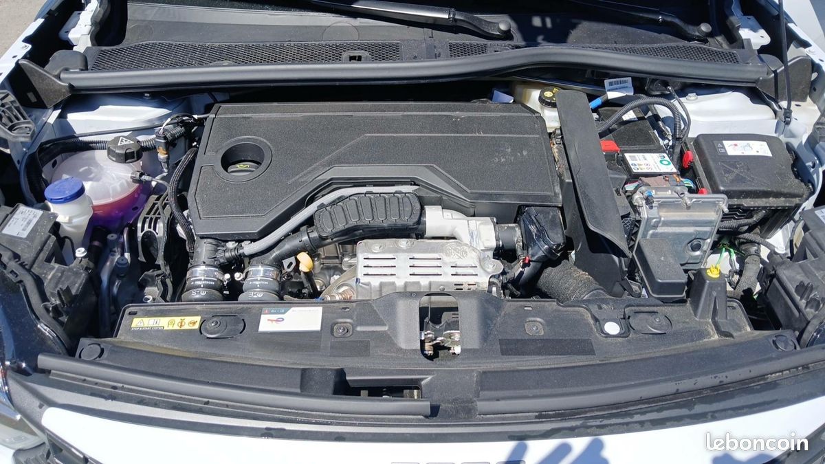 PEUGEOT 2008 Hybrid 110 e-DCS6 Edition (image 16)