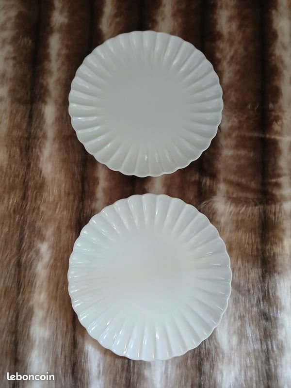 2 assiettes à dessert blanches (image 2)
