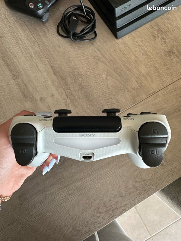 Manette PLAY STATION blanche (image 3)
