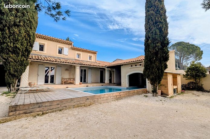 Propriété 6 pièces 200 m²