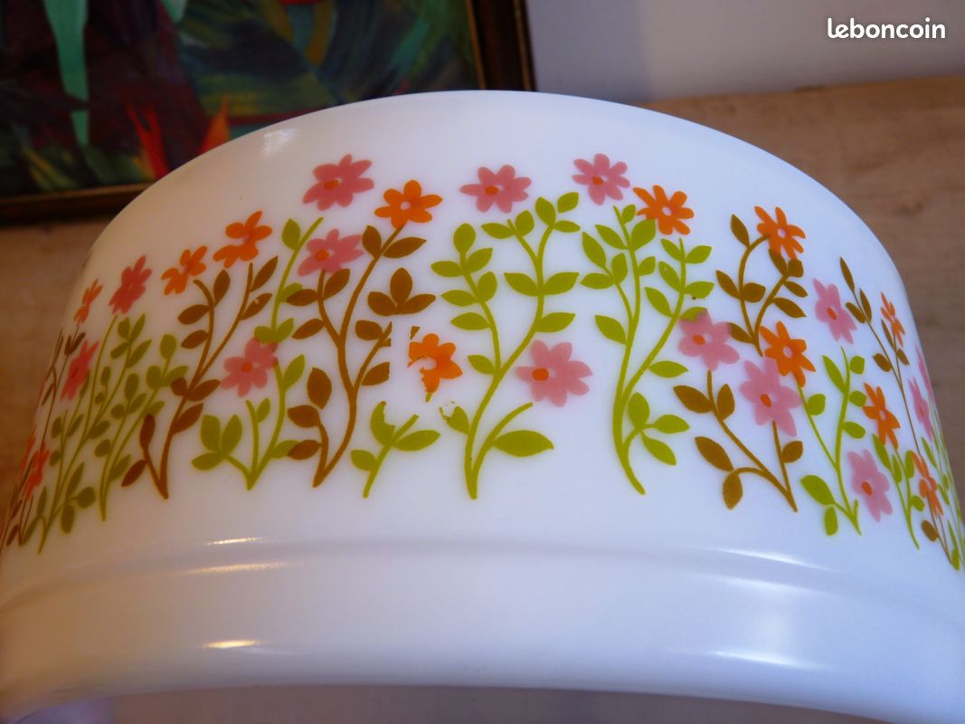 Lot de 4 bols Arcopal vintage – Fleurs orange – Années 70 Lot de 4 bols Arcopal vintage – Fleurs orange – Années 70