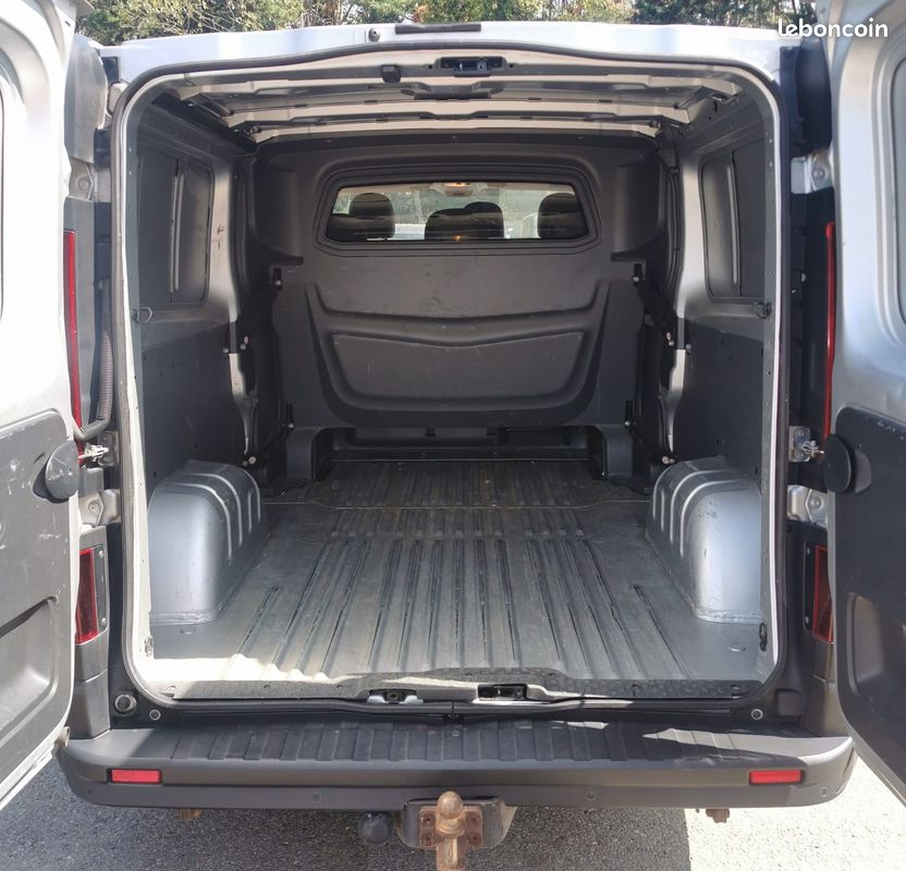 Renault trafic 1.6 dci 115 ch 6 places 122900 km seulement (idem nissan primastar , opel vivaro , fiat talento ...) (image 5)