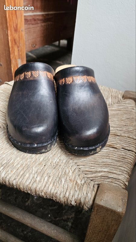 Sabots bois et cuir état neuf Taille 39 (image 1)