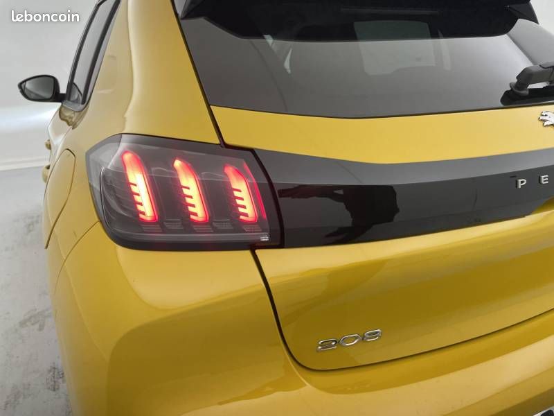 Peugeot 208 PureTech 100 S&S BVM6 Allure (image 22)