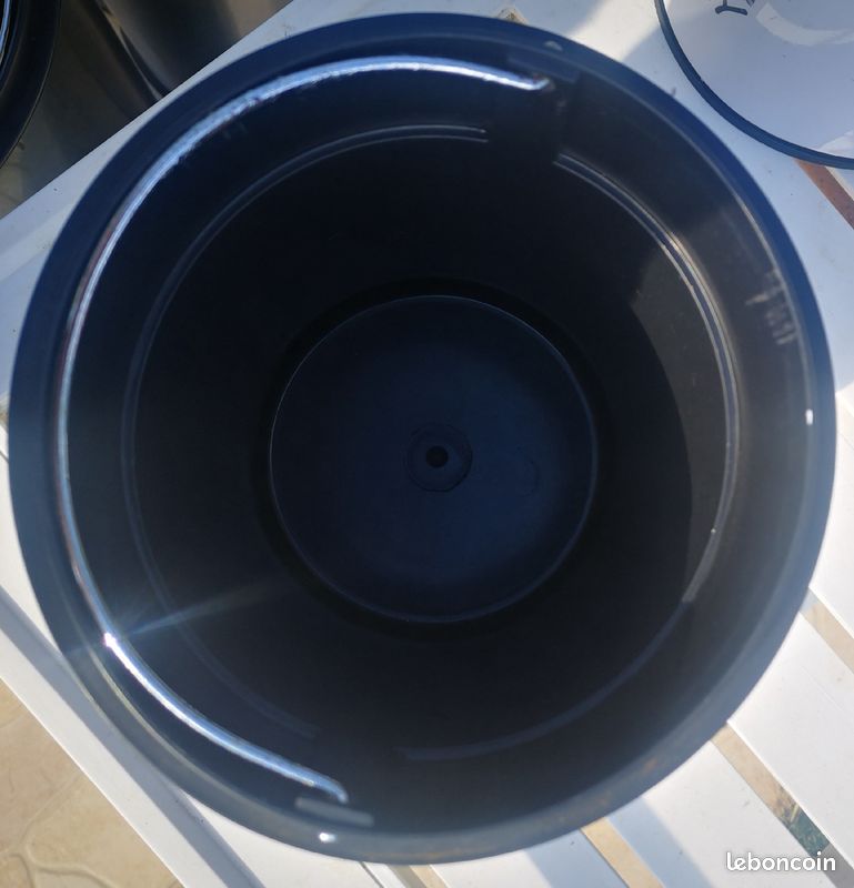 Petite poubelle blanche décorée (image 2)
