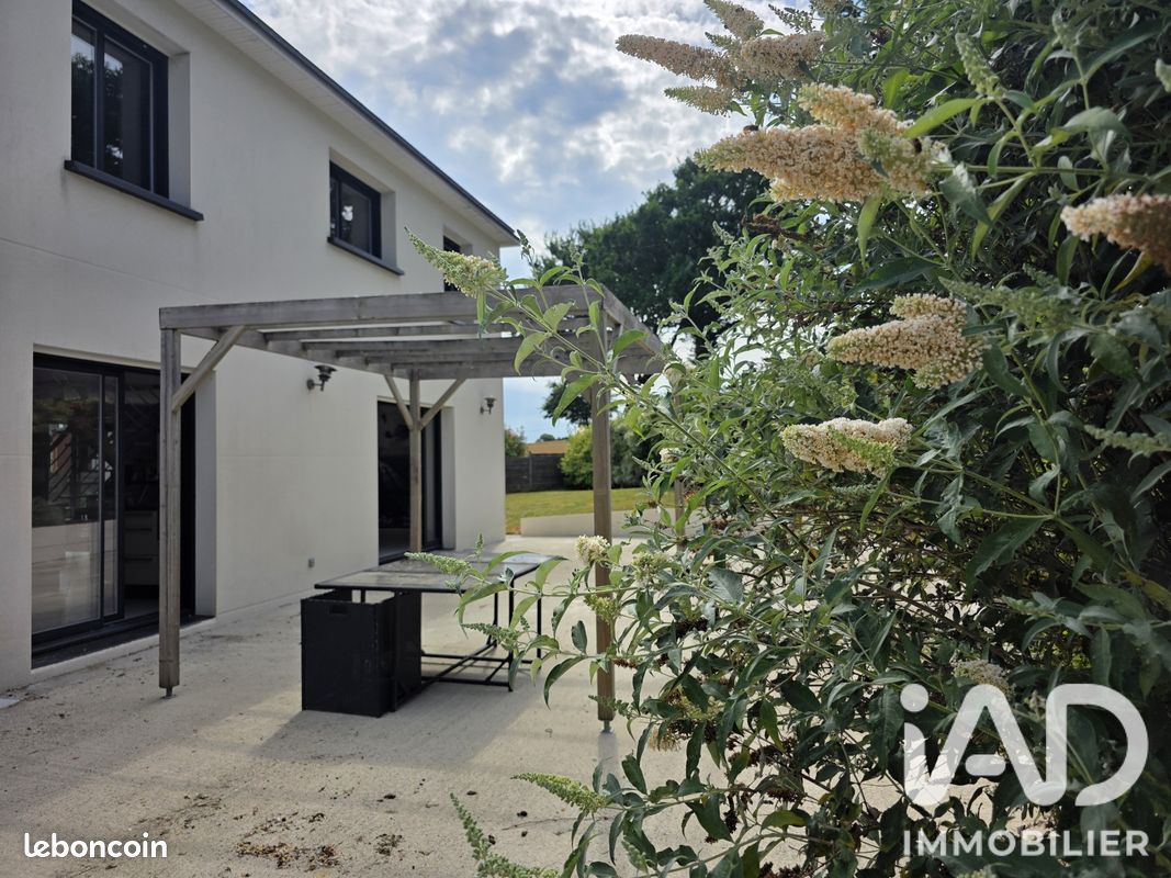 Maison 6 pièces 129 m² · à Plouguenast-Langast · 129 m² · 363 000 €