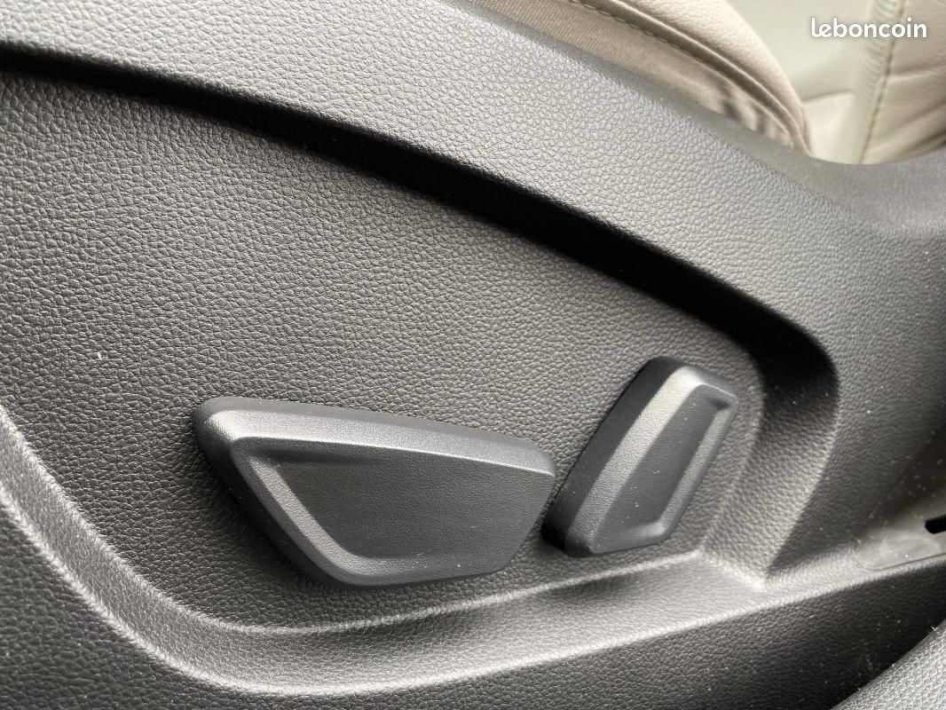Renault Captur II (HJB) 1.6 E-Tech Plug-in 160ch Initiale Paris (image 18)