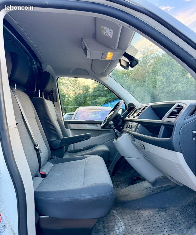 Volkswagen transporter fourgon tole l1h1 2.0l tdi 150cv finition business line 252.100kms 01/2017 clim régulateur de vitesse écran tactile bluetooth barre de toit volkswagen aide au stationnement (image 10)