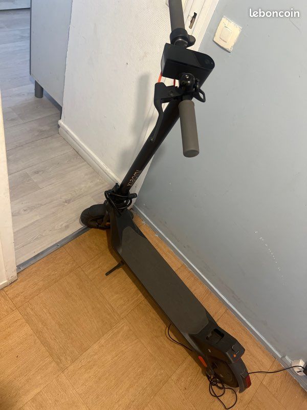 Trottinette électrique xiaomi 4 lite 2n génération (image 1)
