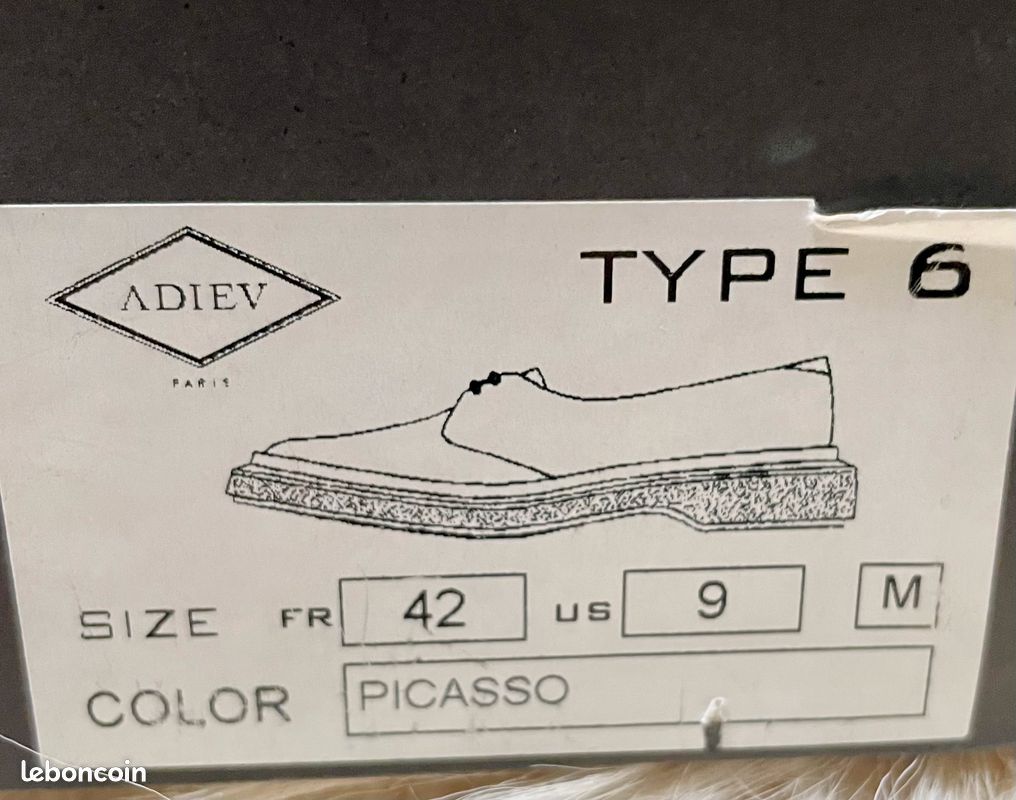 Derbies de la marque Adieu Paris en daim rouge « Picasso » et semelle crêpe naturel avec détail en cuir naturel (image 8)