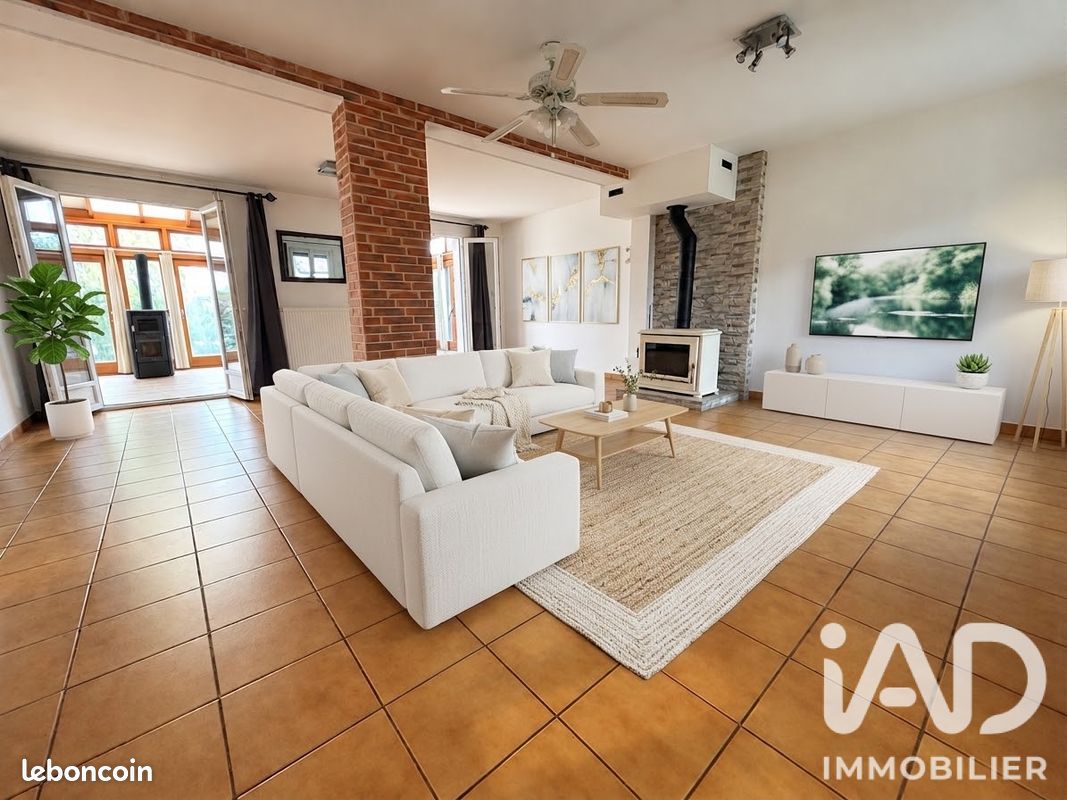 Maison 7 pièces 176 m² · à Pamfou · 176 m² · 350 000 €