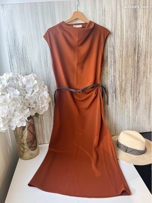 Zara robe mi-longue avec ceinture en marron/orange taille M