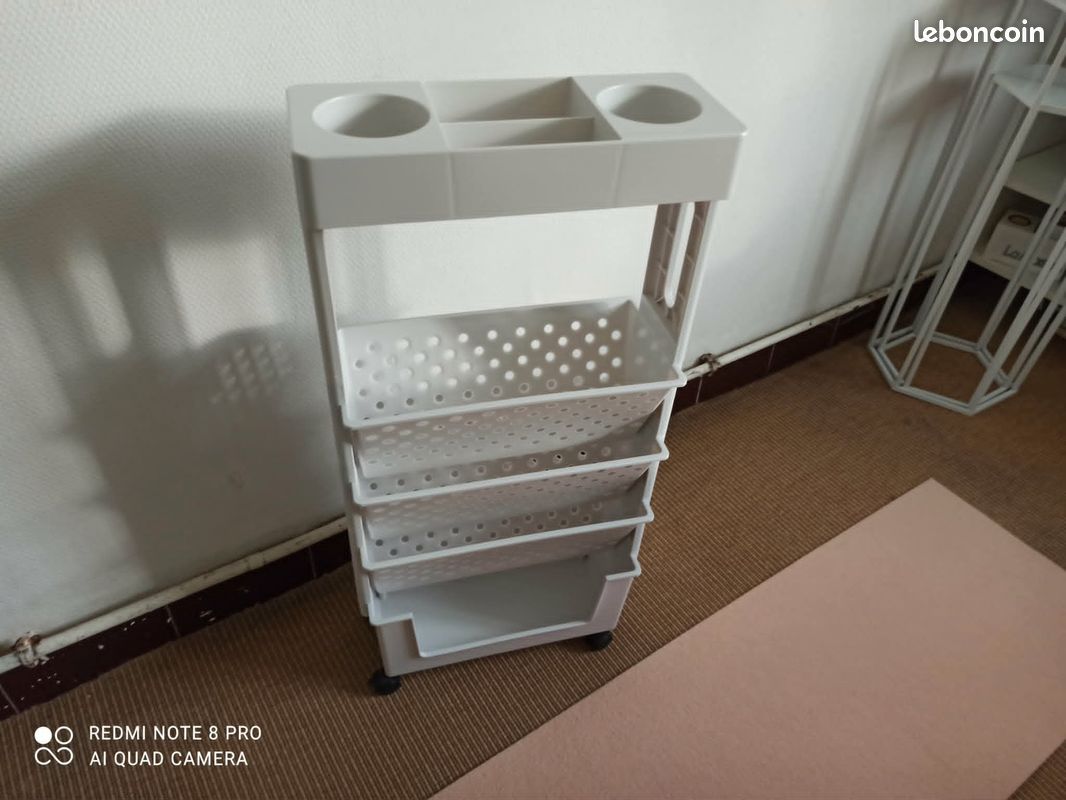 Etagère blanche plastique pour livres et crayons, à roulettes (image 2)